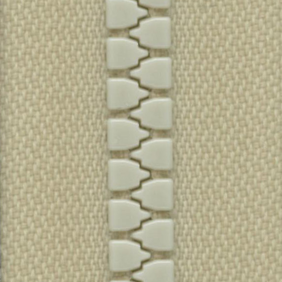 572